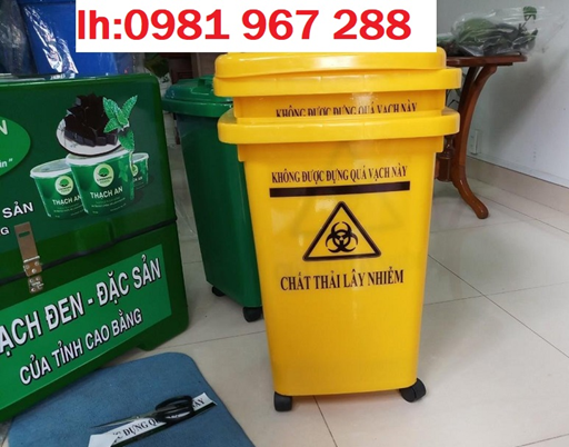 Thùng rác 60 lít y tế.jpg